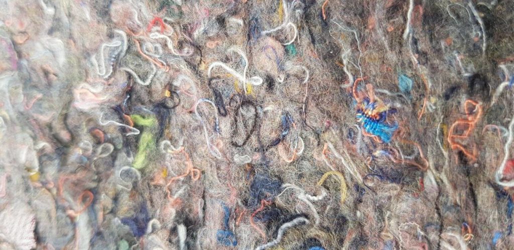 Fibre textile ou tissu recyclé pour isoler dans le fourgon